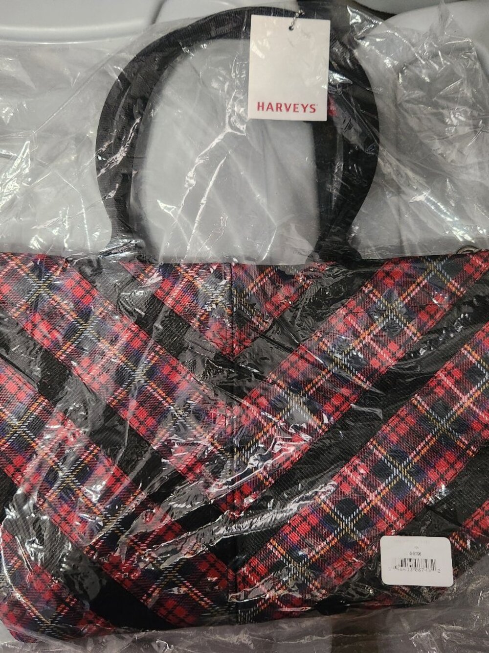 Comes from a smoke-free, pet-friendly home  Harveys Harvey's Seatbelt Seat belt